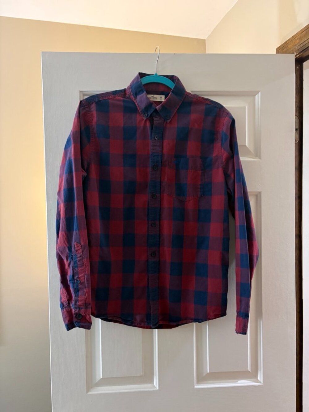 Hollister Men’s Medium Red Navy Plaid Button Down Shirt